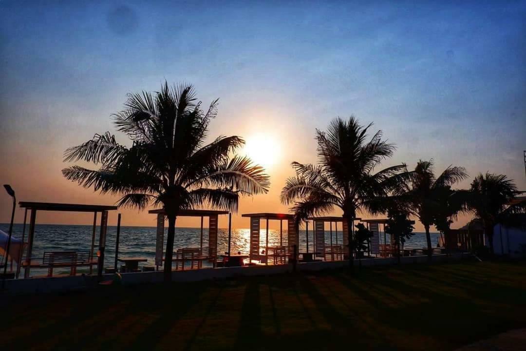 Saint Tropez Beach Hotel Chanthaburi Esterno foto